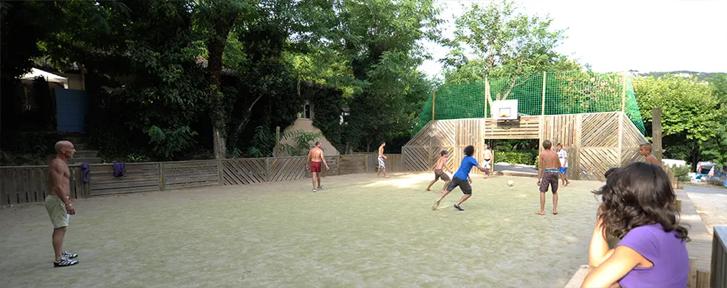 A group plays soccer at the Rouvière campsite